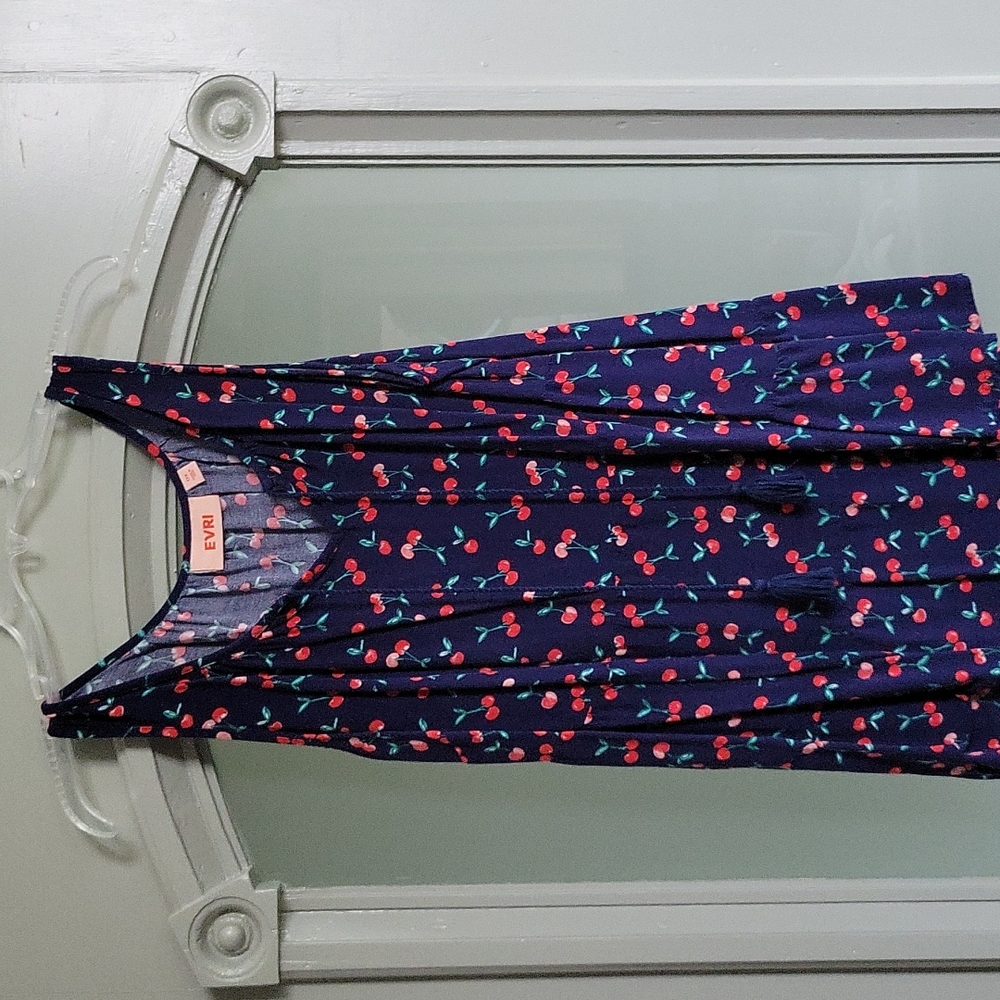 Fun sleeveless cherry 🍒 print top